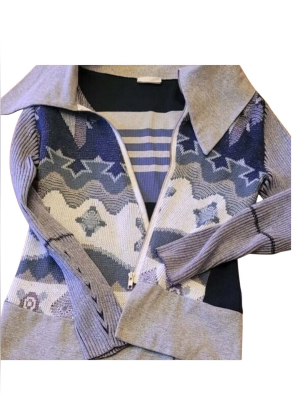 Funky Gray Patterned Zip-Front Women’s Sweater
